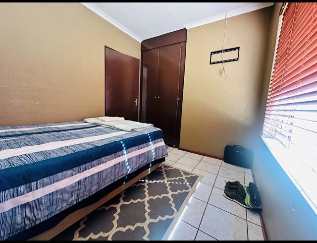 3 BEDROOM SIMPLEX FOR SALE IN HALFWAY HOUSE